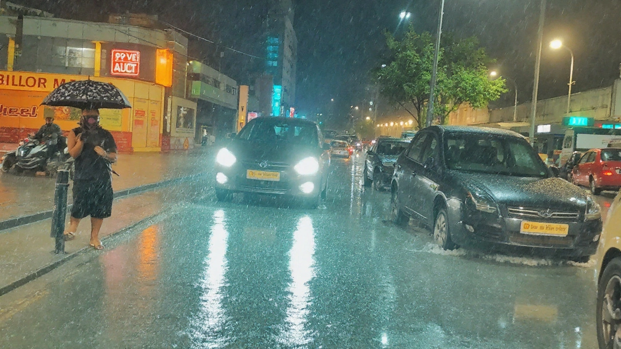 Delhi-NCR Red Alert: Heavy Rain Triggers Waterlogging, Traffic Gridlock; Flood Camps Set Up